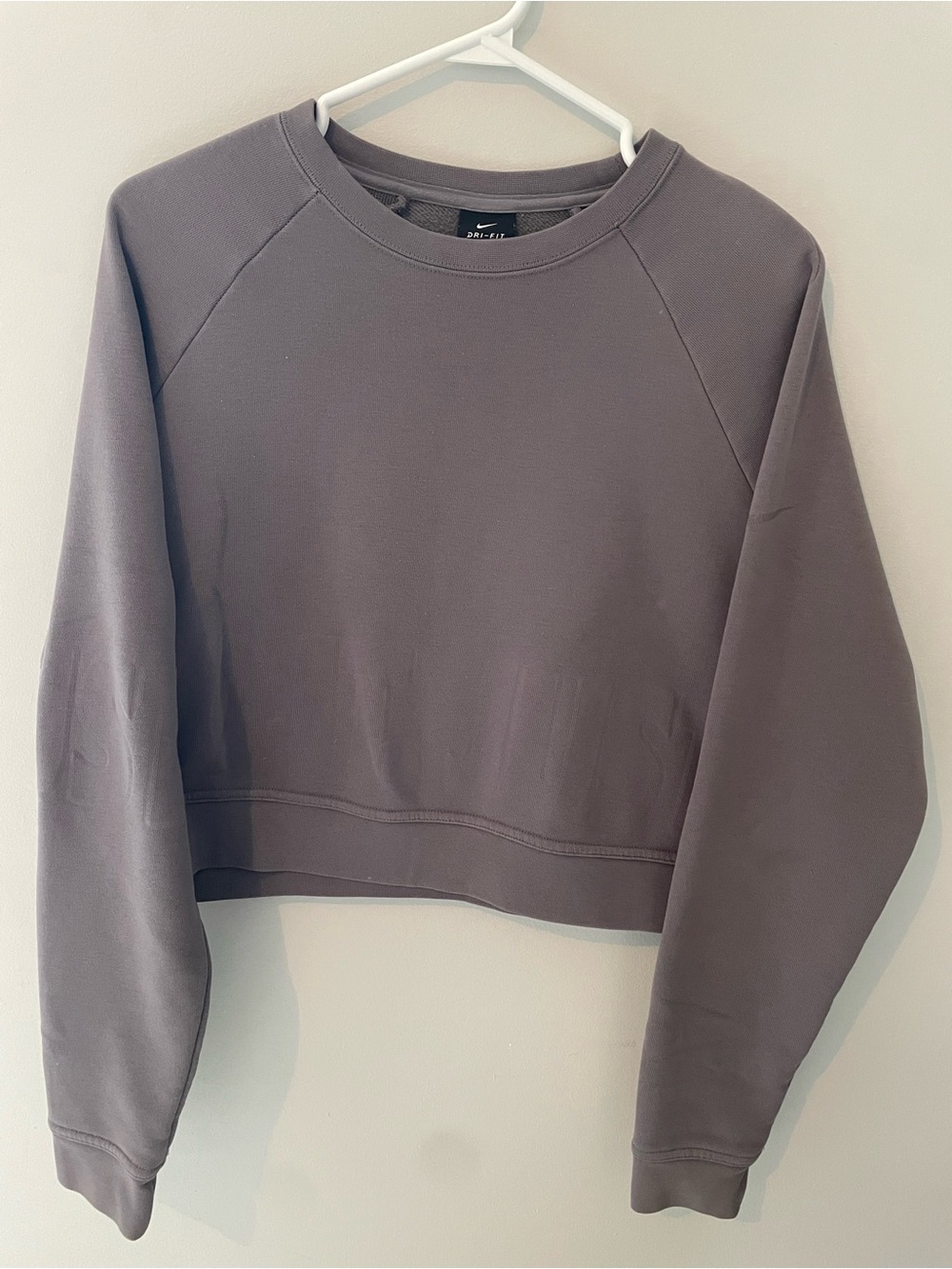 Nike Women's Cropped Crewneck Sweatshirt - Charcoal just do it